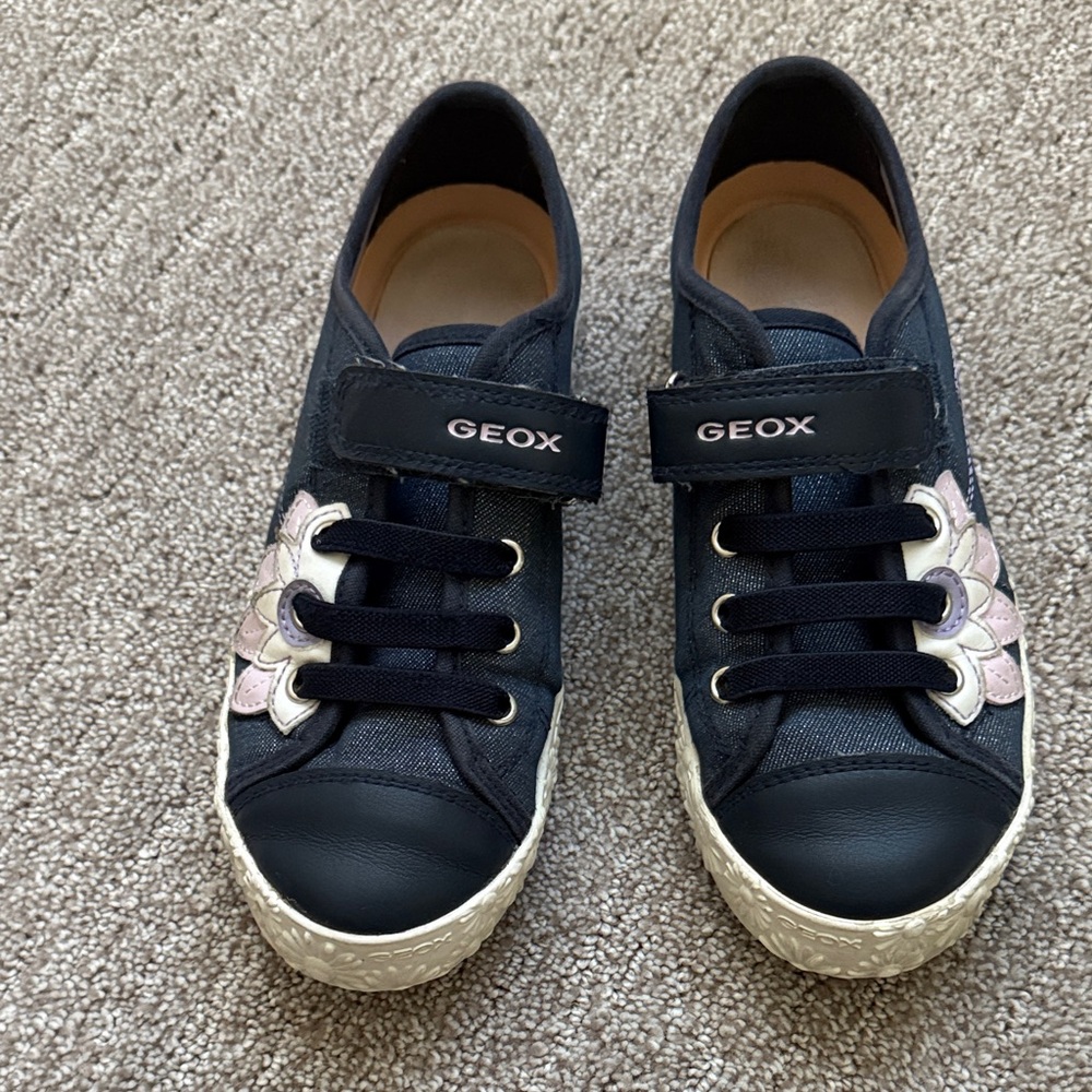 Geox sneakers size 34. Denim with embroidery